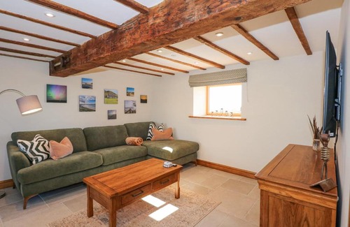 Holyhead House | 3 Trem y Mor