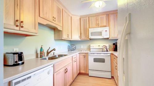 Twin Oaks House | 3 Twin Oaks Lane by AvantStay Beach Access Sunroom Great Location