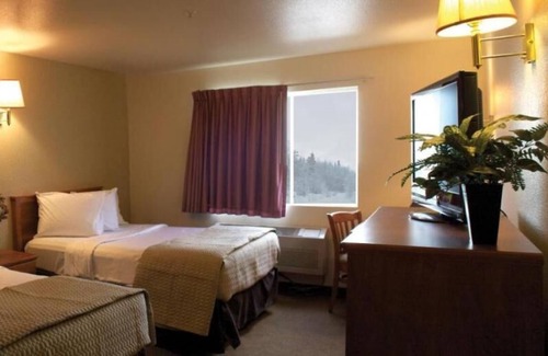 Kellogg House | 3 x Non-Smoking Queens at FairBridge Inn & Suites Kellogg