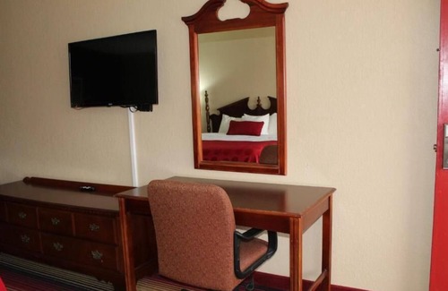 Perry House | 3 x Non-smoking Two Doubles 1st Floor Room at FairBridge Inn Express Perry