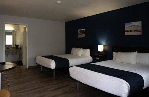 Dillon House | 3 x Non-Smoking Two Queens at Beaverhead Lodge