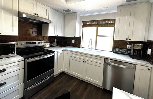 Palm Springs Condo | 30-day minimum, 5 miles to downtown and 1 mile from airport