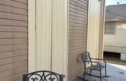 Holy Cross District House | 30 Day Spacious 5-bedroom House in New Orleans! Rent Entire Suite or Room.