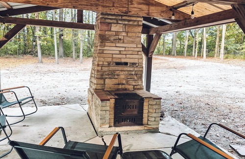 Orange Prairie Cabin | 30+ Day Stay - 2-BR Rural Cabin at Singing Woods - 13 min to downtown Peoria