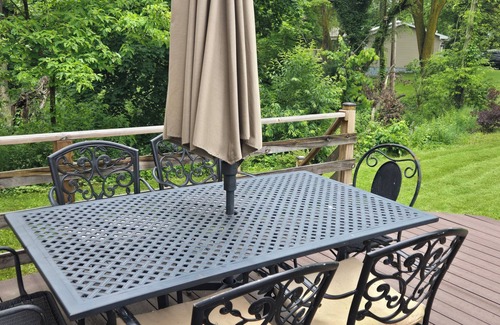 Saint Joseph Cottage | 30 night min stay. Cozy cottage in St. Joseph on 1.1 acres wooded lot with view