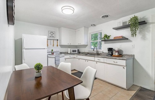 Pekin Apartment | #308 Pekin · Pekin Pie à la Mode #308