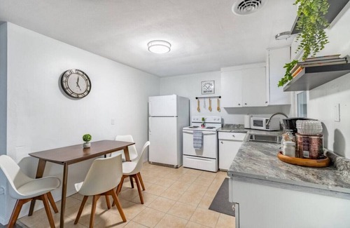 Pekin Apartment | #308 Pekin · Pekin Pie à la Mode #308