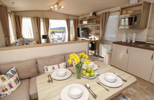 Bembridge Cottage | 31 CROSSWINDS, country holiday cottage, with pool in Bembridge