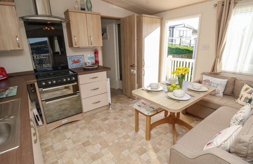 Bembridge Cottage | 31 CROSSWINDS, country holiday cottage, with pool in Bembridge