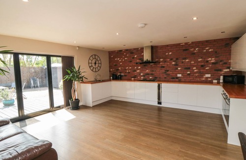 Scarborough Cottage | 31A THE GREEN, pet friendly, with open fire in Scalby