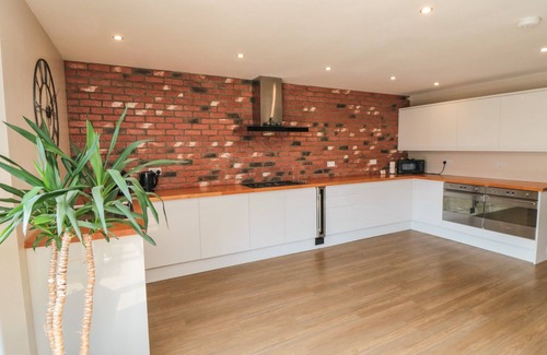 Scarborough Cottage | 31A THE GREEN, pet friendly, with open fire in Scalby