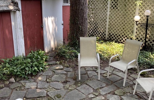 Lakeside Cottage | 325 Sycamore Charming two bedroom cottage in Lakeside!