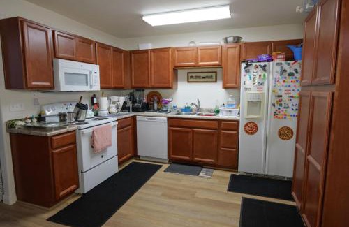 Sunrise Manor House | 328 Close to the strip