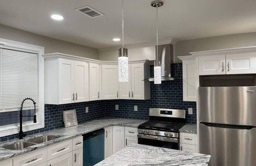 Merion Village Apartment | 33 W. Moler (Upstairs) · Modern Chic in German Village & Merion Village Area