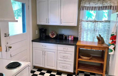 Lakeside Cottage | 342 Lynn in Lakeside