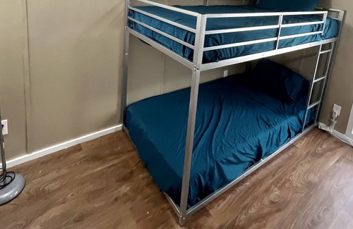 Picayune House | 35 mins to Nola, Casinos, Beaches. Sleeps 6 people.