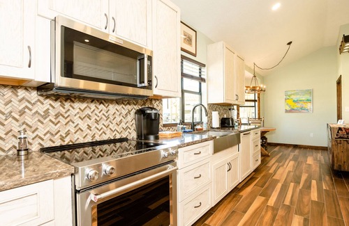 Bronson Cottage | 35 minutes from both Gainesville and Ocala, 20 minutes from HITS