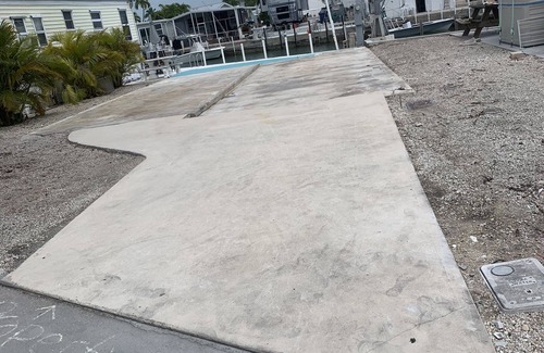 Cudjoe Key Resort | 35'x70'WF RV Site on canal for rent for RV owners. Pet friendly gated community.