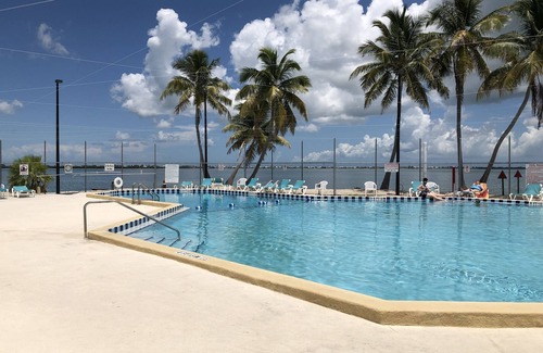 Cudjoe Key Resort | 35'x70'WF RV Site on canal for rent for RV owners. Pet friendly gated community.