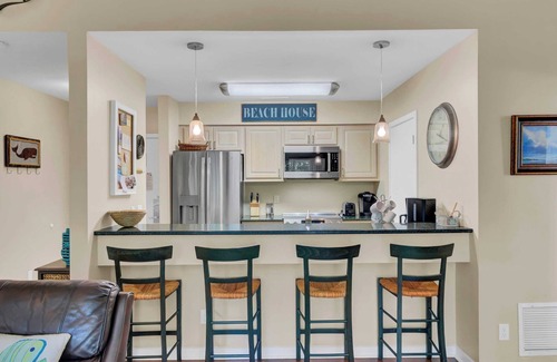 Isle of Palms Cottage | 36 Lagoon Villa by Avantstay Fishing Dock, Views