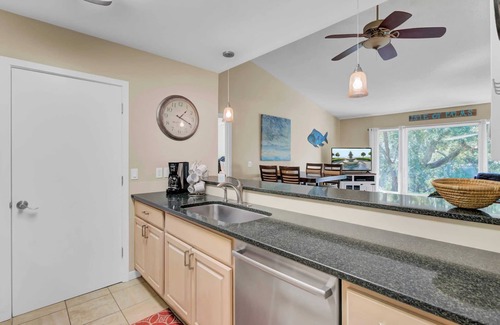 Isle of Palms Cottage | 36 Lagoon Villa by Avantstay Fishing Dock, Views