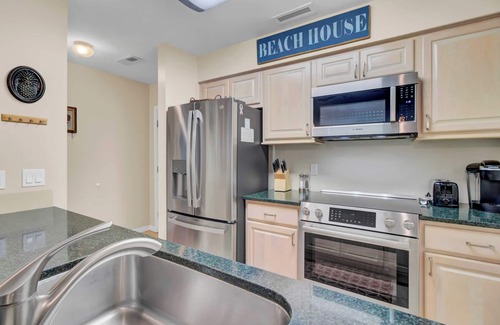 Isle of Palms Cottage | 36 Lagoon Villa by Avantstay Fishing Dock, Views