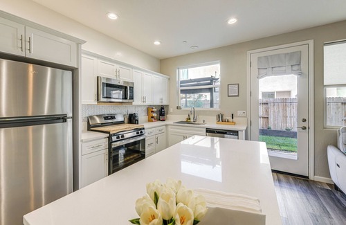 Visalia House | 36 Mi to Sequoia NP: Pet-Friendly Home w/Dog Run!