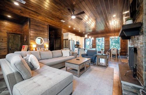 Broken Bow Cabin | 360 GORGEOUS VIEWS of Ouachita Forest: Private Cabin Sleeps 14!