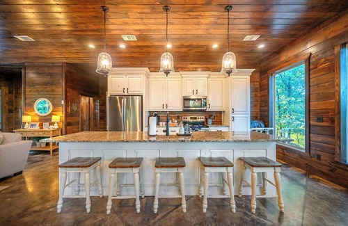 Broken Bow Cabin | 360 GORGEOUS VIEWS of Ouachita Forest: Private Cabin Sleeps 14!