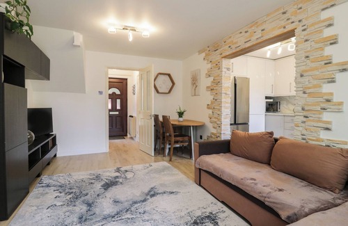 Colchester Cottage | 37 Hanbury Gardens