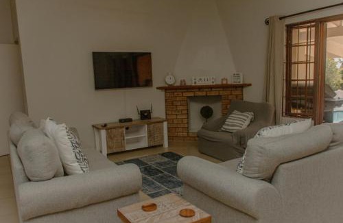 Port Edward House | 373 on Bristol Home