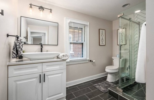 Livingston Park House | 38) Two Entire Houses in downtown! Hot tub + games