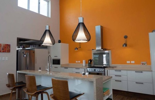 Progreso Municipality House | 3BD/2B-w/2 Kingsize bedrooms-House-Near Beach-Pool-Hottub-Lrg Patio-pet friendly