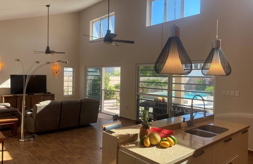 Progreso Municipality House | 3BD/2B-w/2 Kingsize bedrooms-House-Near Beach-Pool-Hottub-Lrg Patio-pet friendly