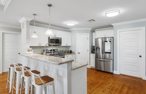 Milneburg House | 3BD/2BA with Bar & 24HR Security Patrol for Subdivision