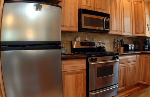 Pla-Vada Woodlands House | 3bd & 2bth home w/HOT TUB close to Ski Resorts & Truckee