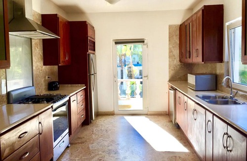 ProCab Apartment | 3BD/3BA beachfront condo with sea views, near shops/bars