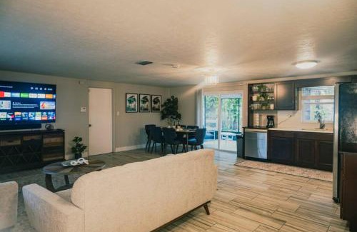 Greater Northdale House | 3bdr 2bth Lake Home close to all