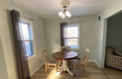Marshall House | 3BDRM+Pets+Fenced yard+Laundry In House