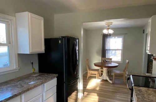 Marshall House | 3BDRM+Pets+Fenced yard+Laundry In House