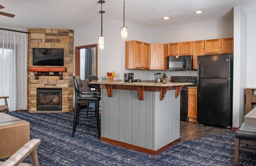Lake Delton Resort | 3Bed/2Bath - Luxurious Wisconsin Dells Retreat! Access to Wilderness Territory!