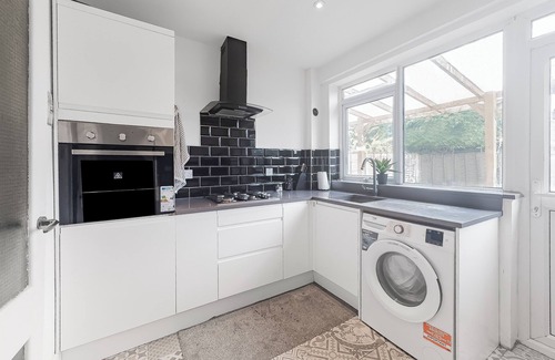 Abbey Wood House | 3bed House Abbey wood/Sleeps 8/Elizabeth Line/Free parking/pet friendly