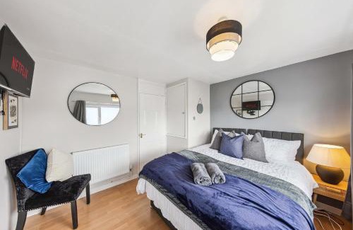 Basildon House | 3Bed, Sleeps 7, TV in Each Room, Garden, Parking