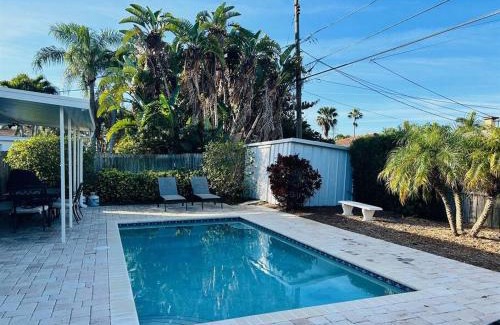 Bay Esplanade House | 3Bed2Bath Clearwater Beach Vacation Home with Heated Pool