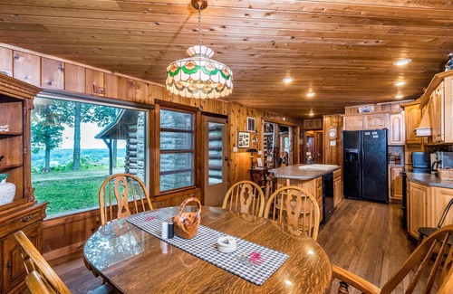 Nashville Cabin | 3BR, 1.5BA log cabin