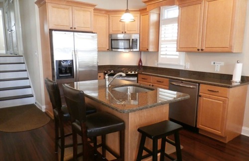 South End Condo | 3BR/2BA 1st Floor Beach House at 4641 West Ave - 2 Blocks from the Beach!