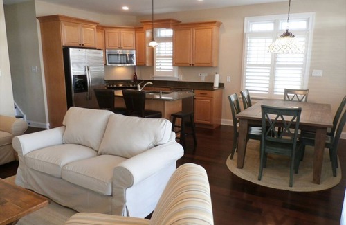 South End Condo | 3BR/2BA 1st Floor Beach House at 4641 West Ave - 2 Blocks from the Beach!