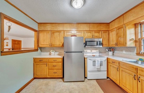 Scottsboro House | 3br 2ba Bring the Bass Boats! Sleeps 10. Only 8 min to Goosepond