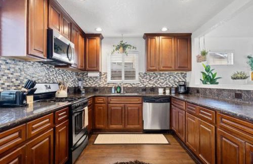 Rancho Cordova House | 3BR 2BA Gem in Rancho Near Shop Centers & Eateries