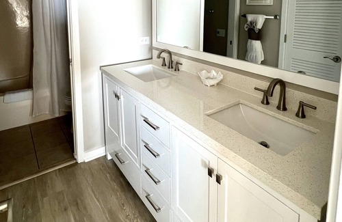 Briarcliffe Acres Condo | 3BR/3BA-11th Floor-Corner Unit-Recently Updated w/Boho Flair + Beverage. Cooler!